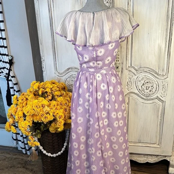 Miss Elliette Vintage Lavender Daisy Print Floral Maxi Dress CottageCore - Picture 8 of 12